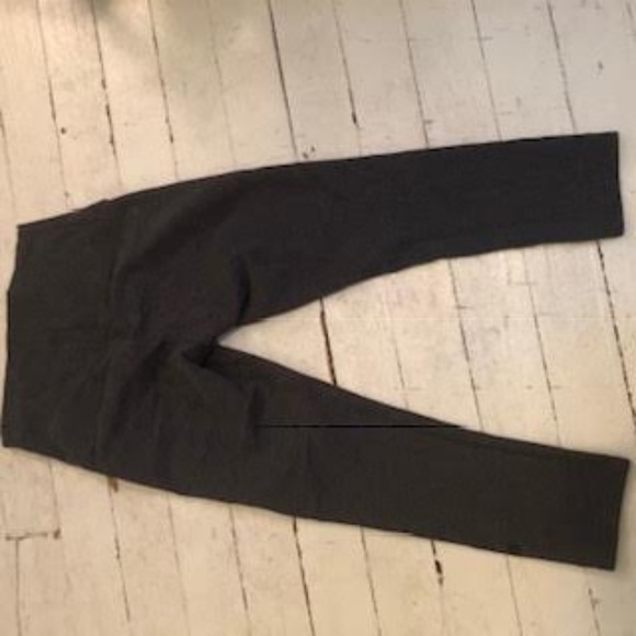 Cotton lululemon Crop Size 4 - Picture 2 of 4